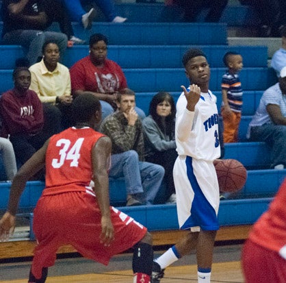 Kiante Jefferies directs his teammates in Monday night's game against Hillcrest-Tuscaloosa.